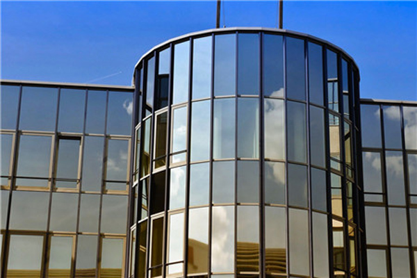 在標(biāo)準(zhǔn)光源條件下評(píng)定鏤藝玻璃的顏色