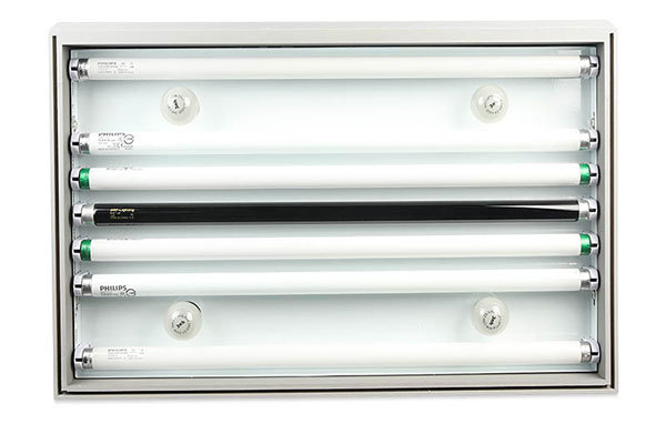 鹵素?zé)艨梢宰鰳?biāo)準(zhǔn)光源嗎？鹵素?zé)艉桶谉霟粲惺裁磪^(qū)別？